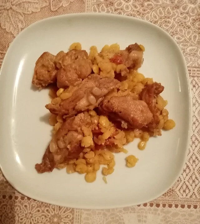 Рагу из свиных хрящиков с горохом