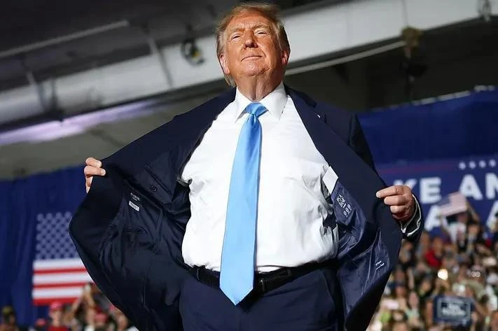 Трамп стал носить более дешевые костюмы на фоне приближающихся выборов в конгресс, утве...
