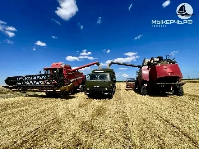 🚜 Поля под Керчью ухожены, а сено собрано в рулоны