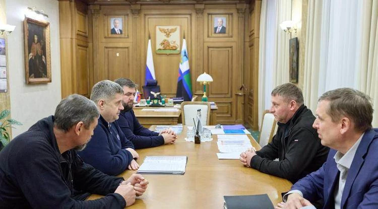 Александр Шуваев встретился с главой Федерального дорожного агентства Романом Новиковым.
