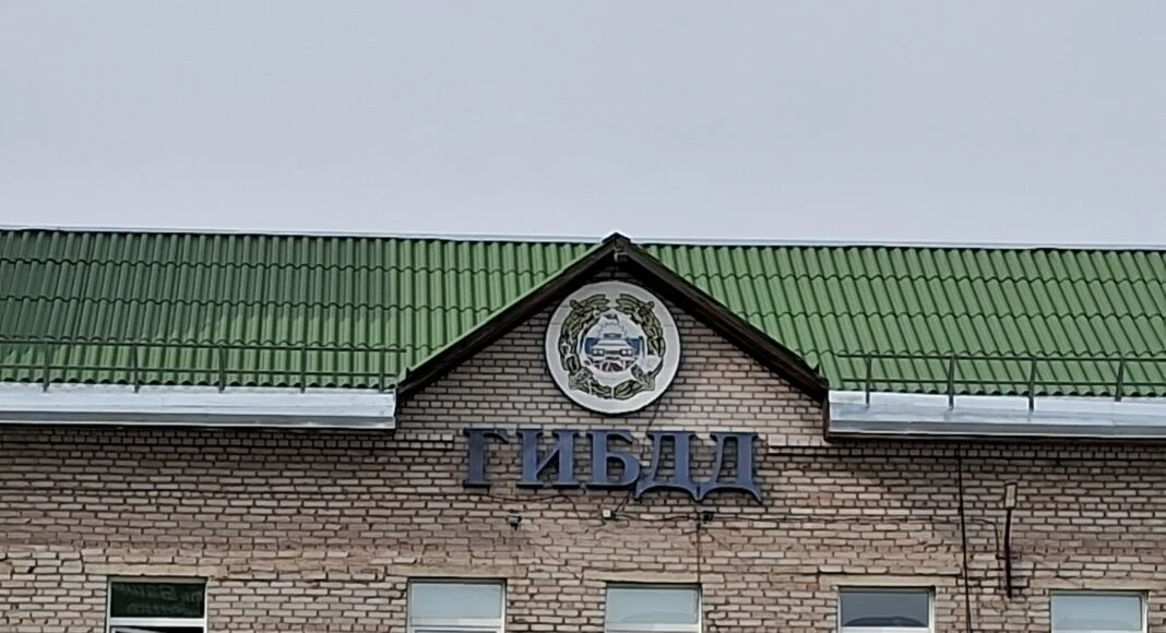 Водитель без прав под наркотиками протаранил две машины на Торосова