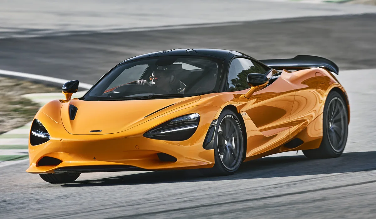 Британский производитель McLaren заставил погрустить любителей классики: модель 750S пр...