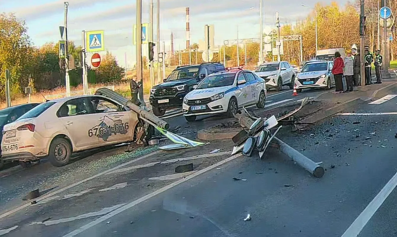 Этим вечером в Красном селе на Кингисеппском шоссе у перекрестка с Ивангородским проспе...