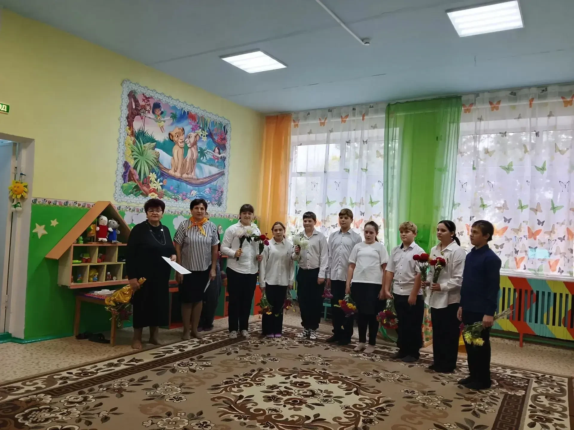 🌺В преддверии Дня дошкольного работника обучающиеся нашей школы совместно с директором...