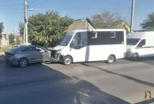 18-летний юноша влетел в маршрутку