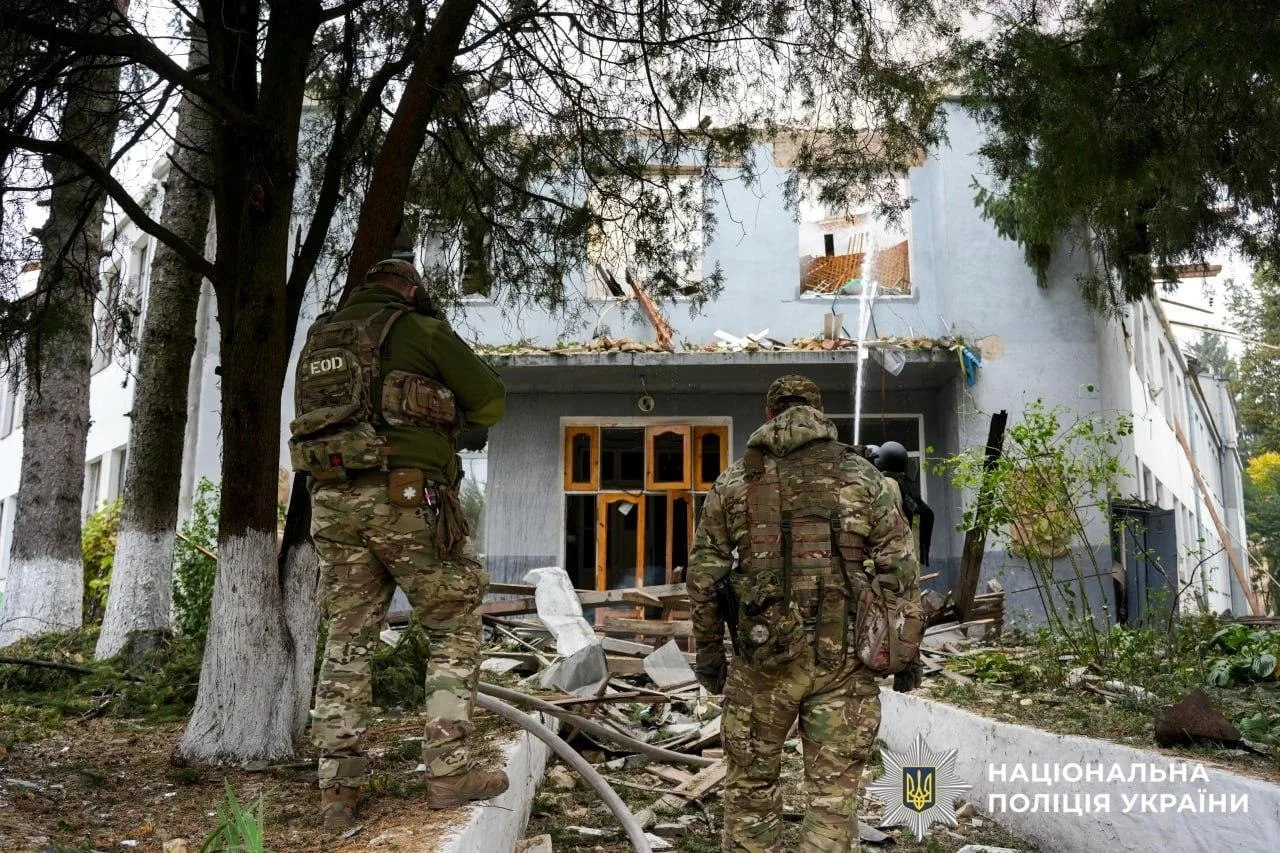 Ой-ой, хохлы снова жалуются, клята русня опять ударила по учебному заведению! 20 челове...