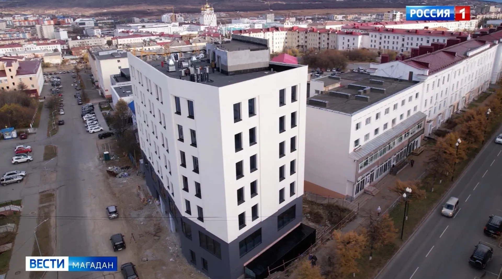 Ограда больше не прячет будущую гостиницу в центре Магадана