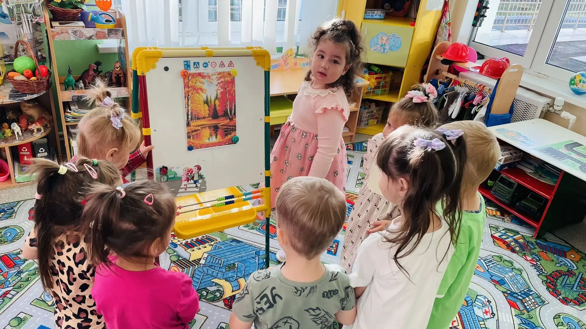 🍁 В средней группе "Незабудки" прошло рисование "Золотая осень"! 🎨