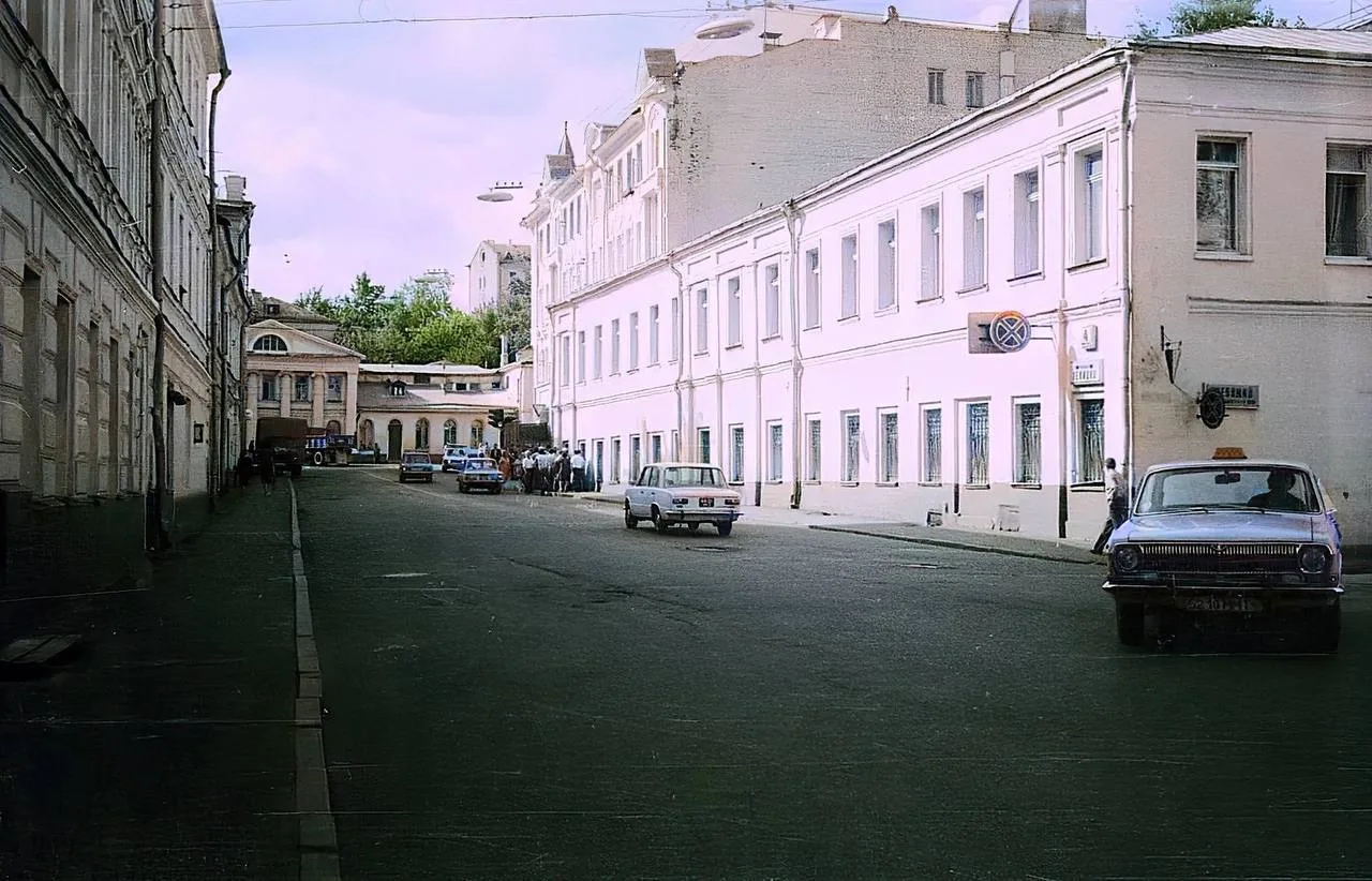 На улице Ленивка, 1982 год. 🌇