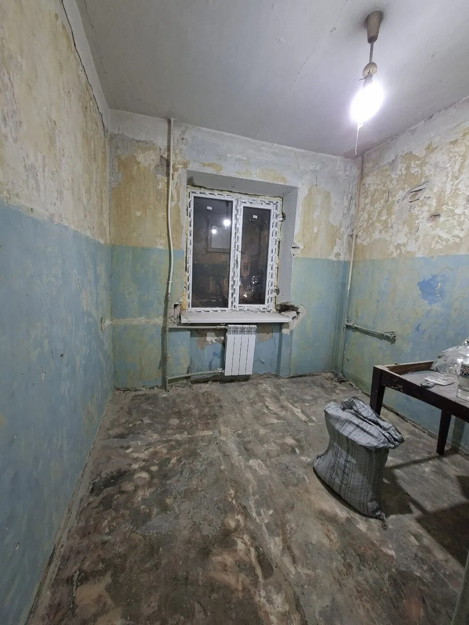 Продам 2-х комнатную квартиру на кв.Ватутина.Дом кирпичный, не угловая. 44 КВ. 2/5 этаж...