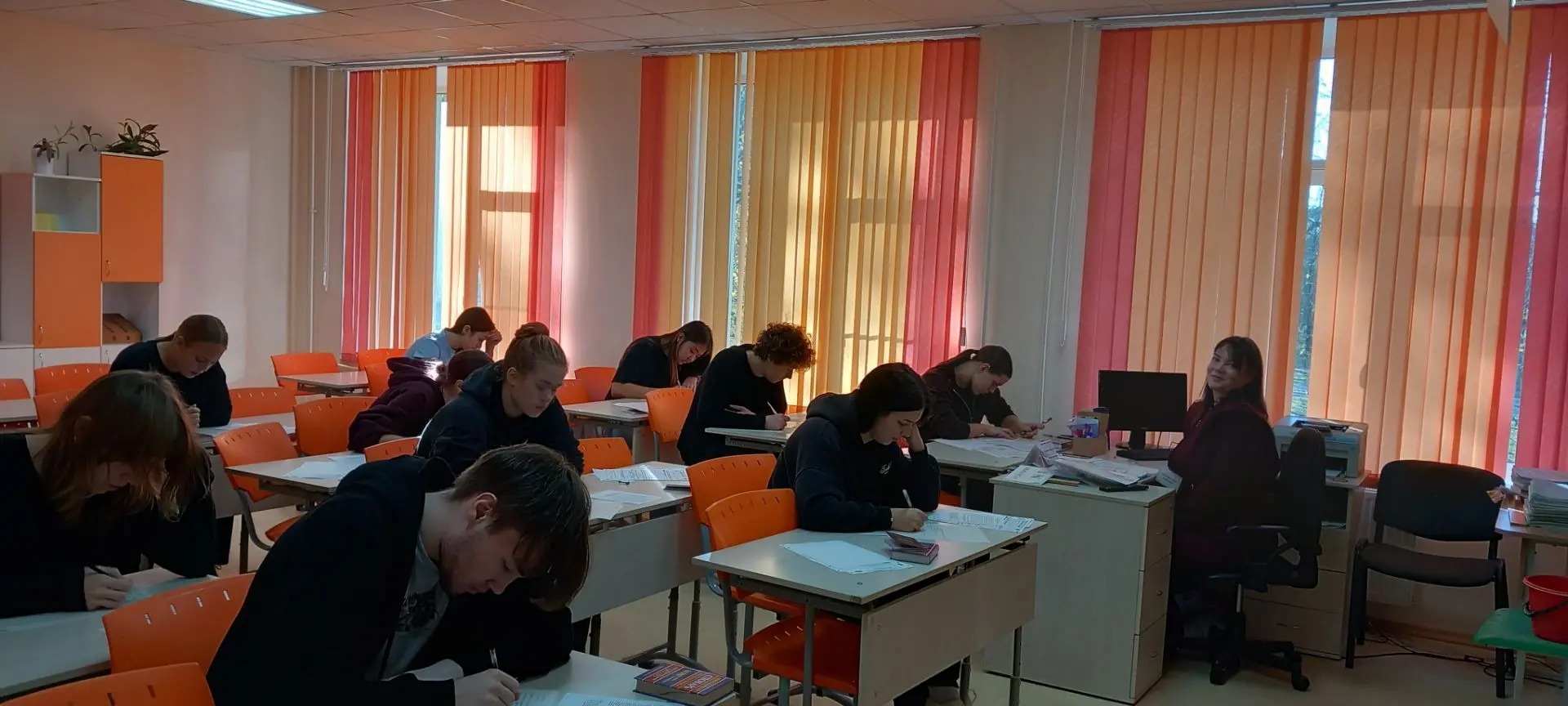📃Сегодня обучающиеся 11 класса писали  региональное репетиционное сочинение по литерат...