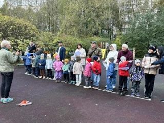 Вчера в группе «Умки» было особенно шумно и весело! Ребят и их родителей ждало настояще...