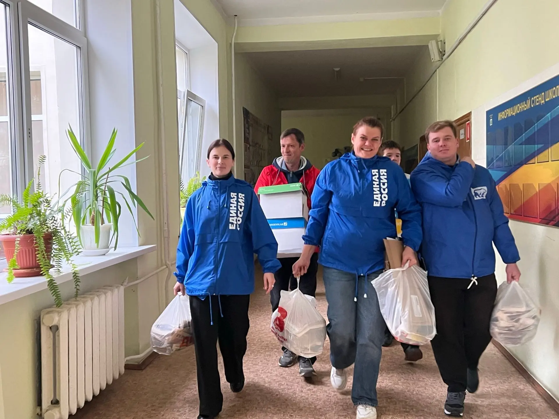 В Дубне в рамках партийного проекта «Чистая страна» состоялся сбор макулатуры. К погруз...