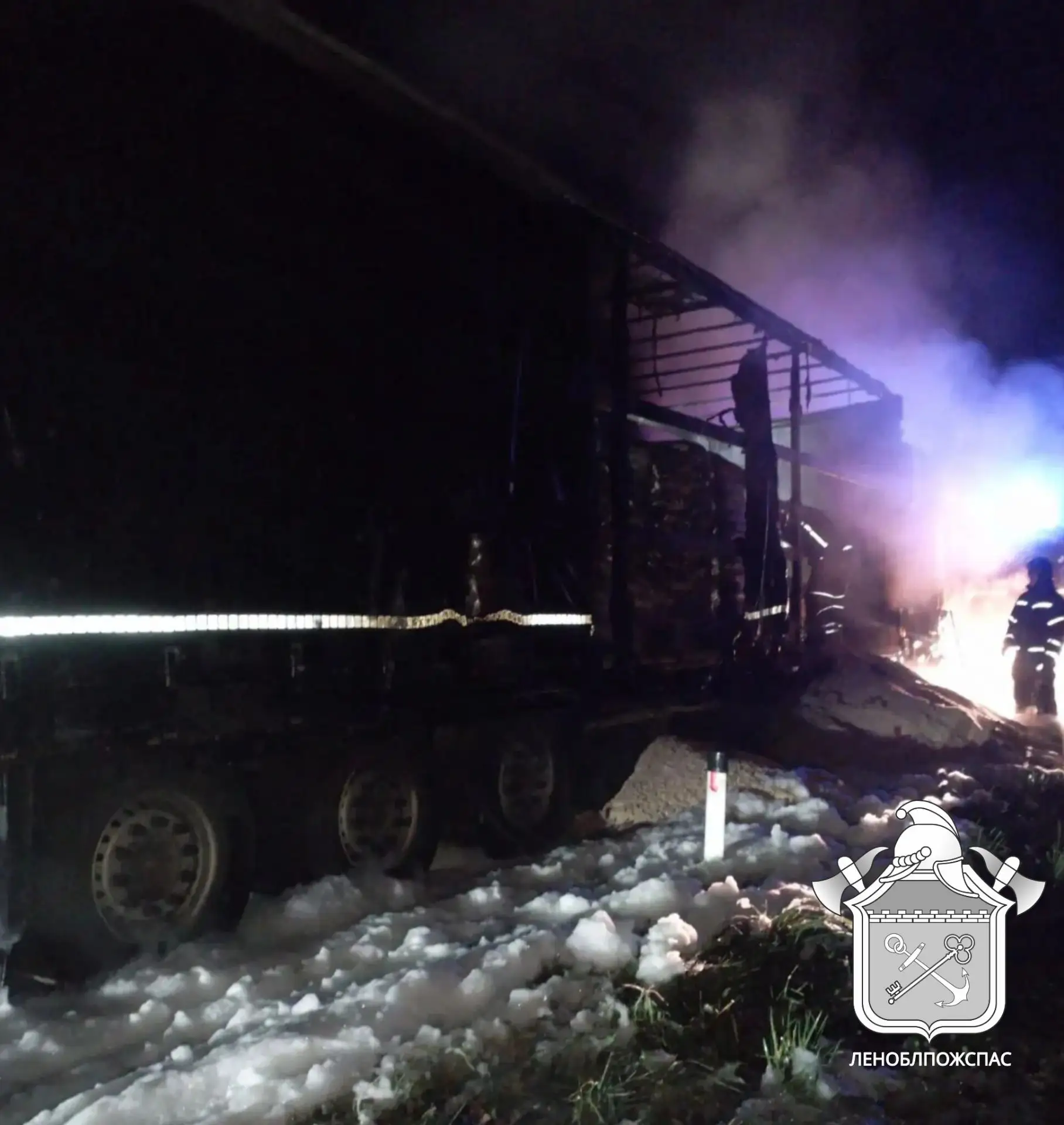 Грузовой автомобиль сгорел в Волховском районе.