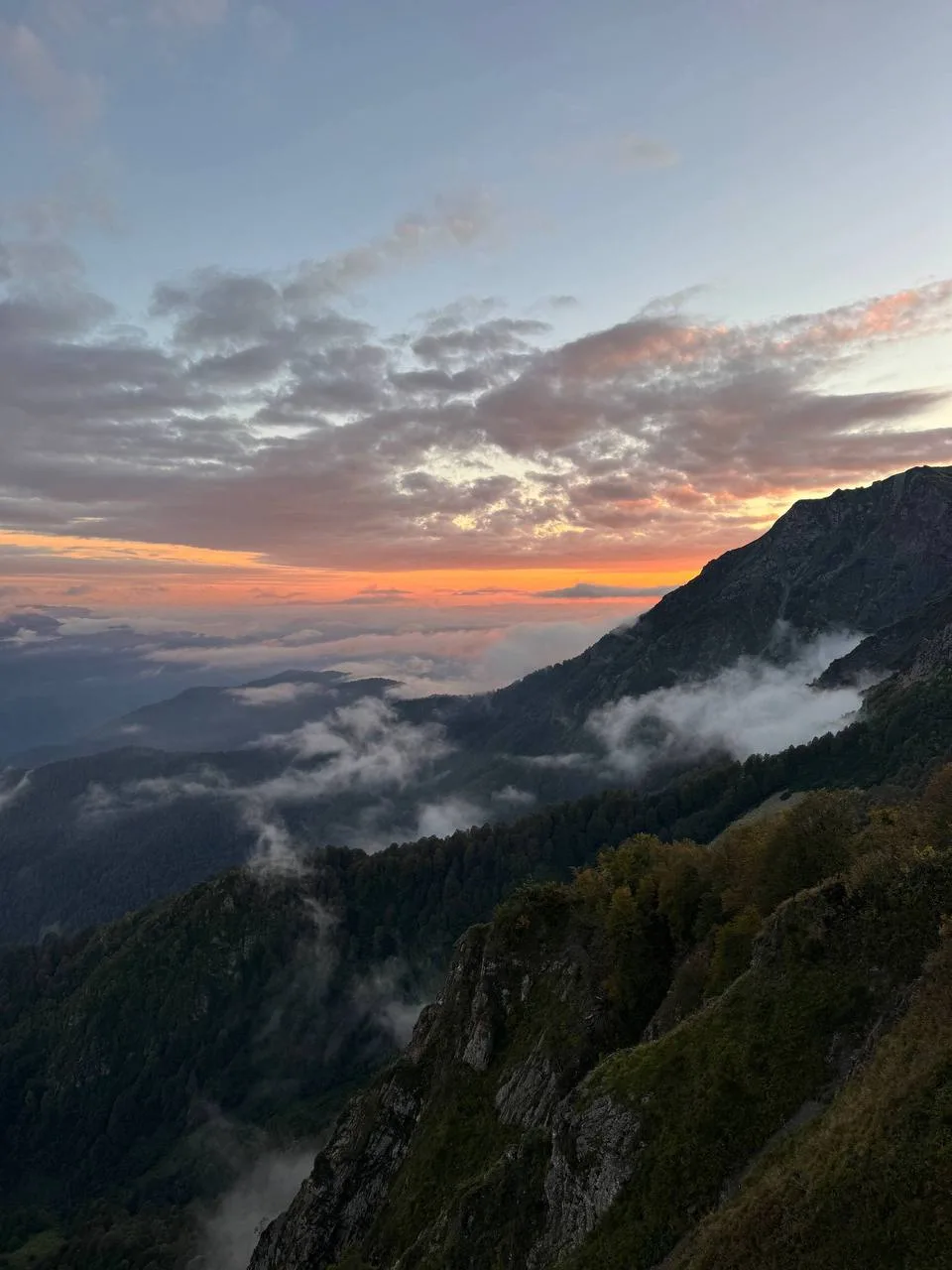 🗻 Красочный закат в горах