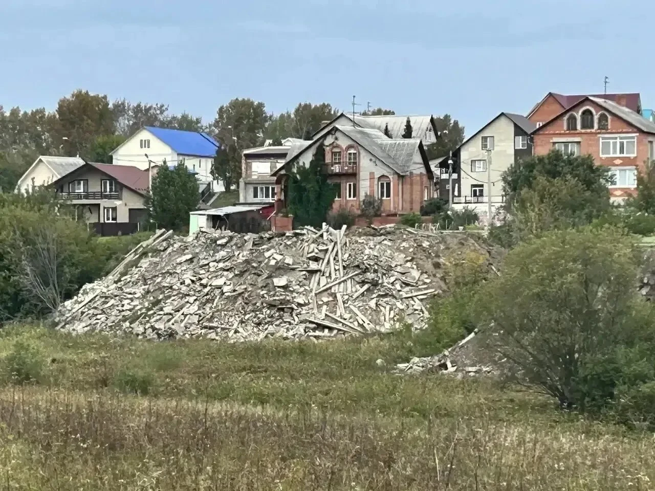 В Зеленогорске директора компании будут судить за мошенничество при вывозе строительног...
