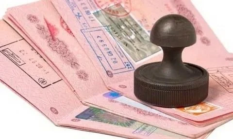 Премьер-министр Финляндии Петтери Орпо потребовал прекратить выдачу туристических виз р...
