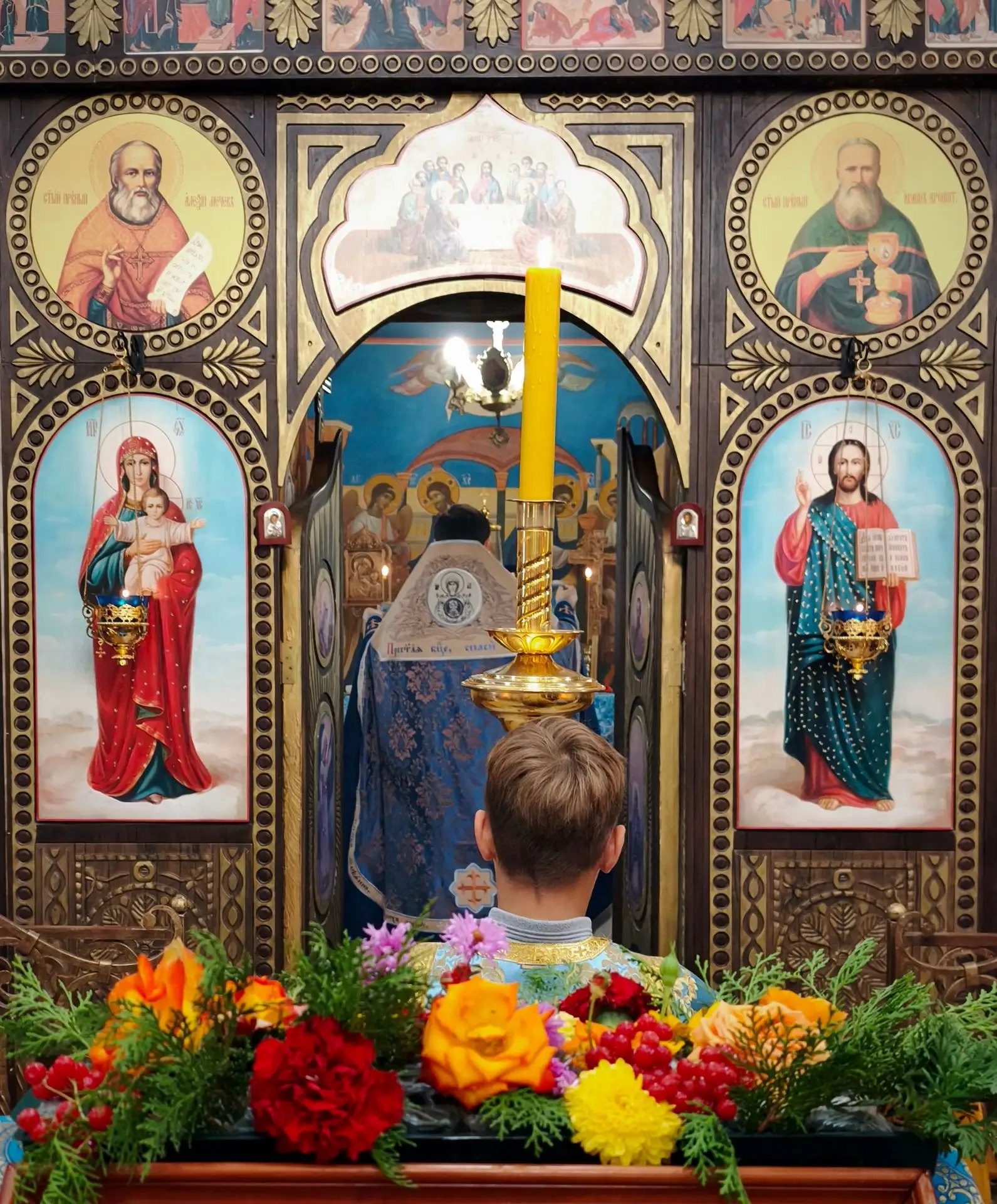 С праздником Покровка Пресвятой Богородицы.