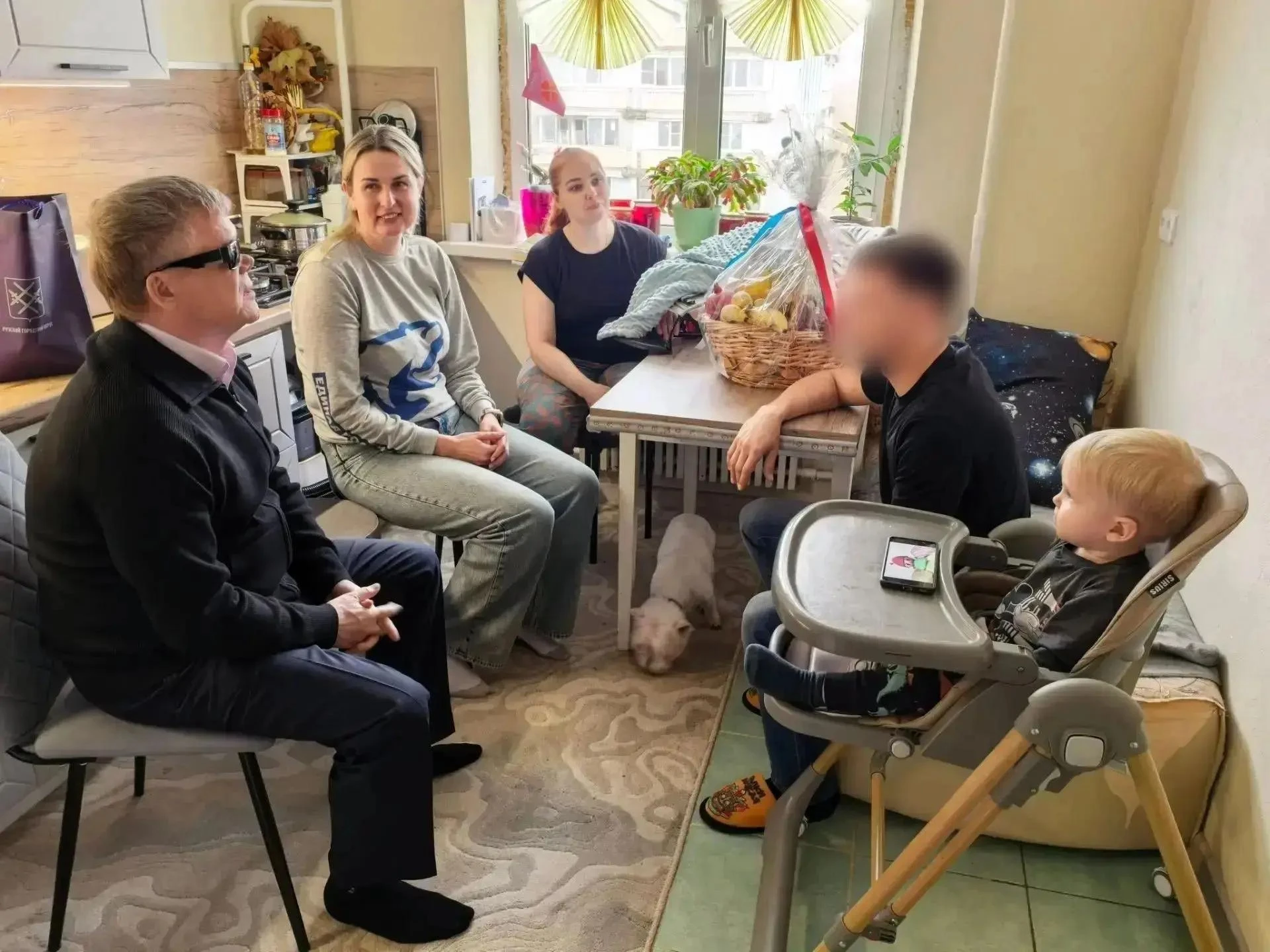 👨‍👦 В преддверии Всероссийского Дня отца в Рузском округе проходят тёплые адресные по...