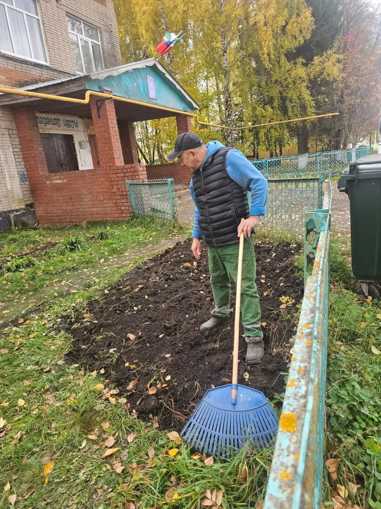 Сегодня в сельских поселениях проходят традиционные осенние субботники.