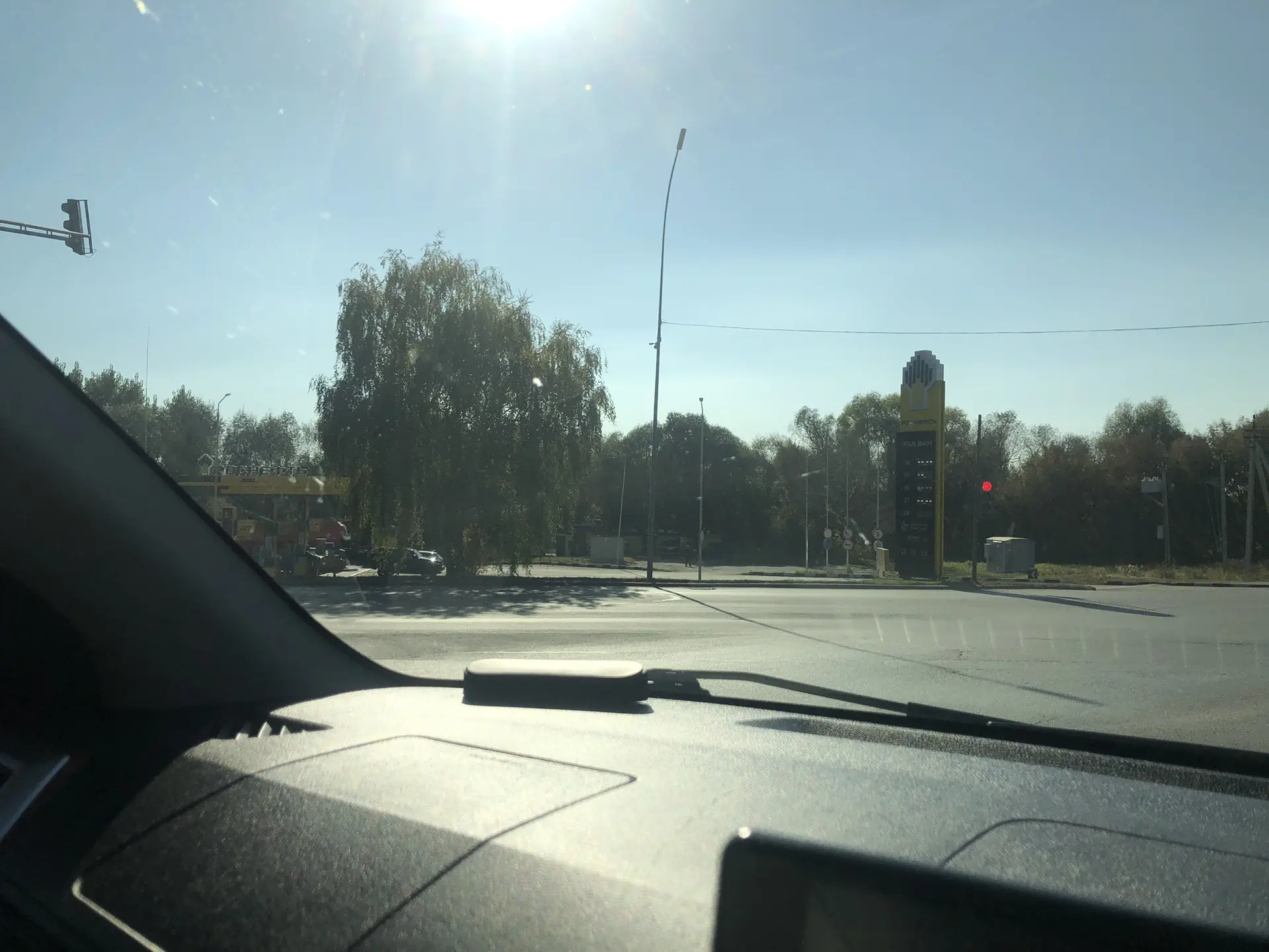 Кривозерье. Стоит бензовоз.