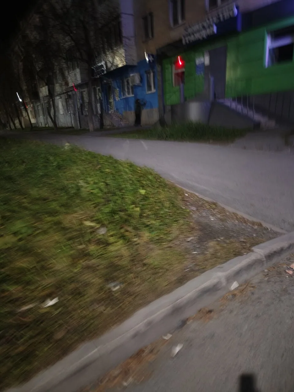 Поймали с поличным. Теперь мы знаем, кто в Асбесте расписывает стены домов по ночам. Гр...
