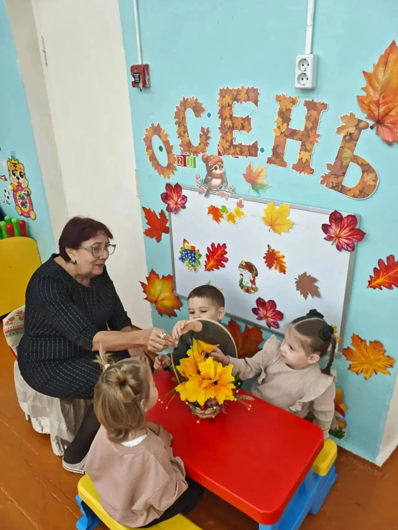Сегодня дети группы "Цыплëнок" вместе с педагогом-психологом отправились в увлекательно...