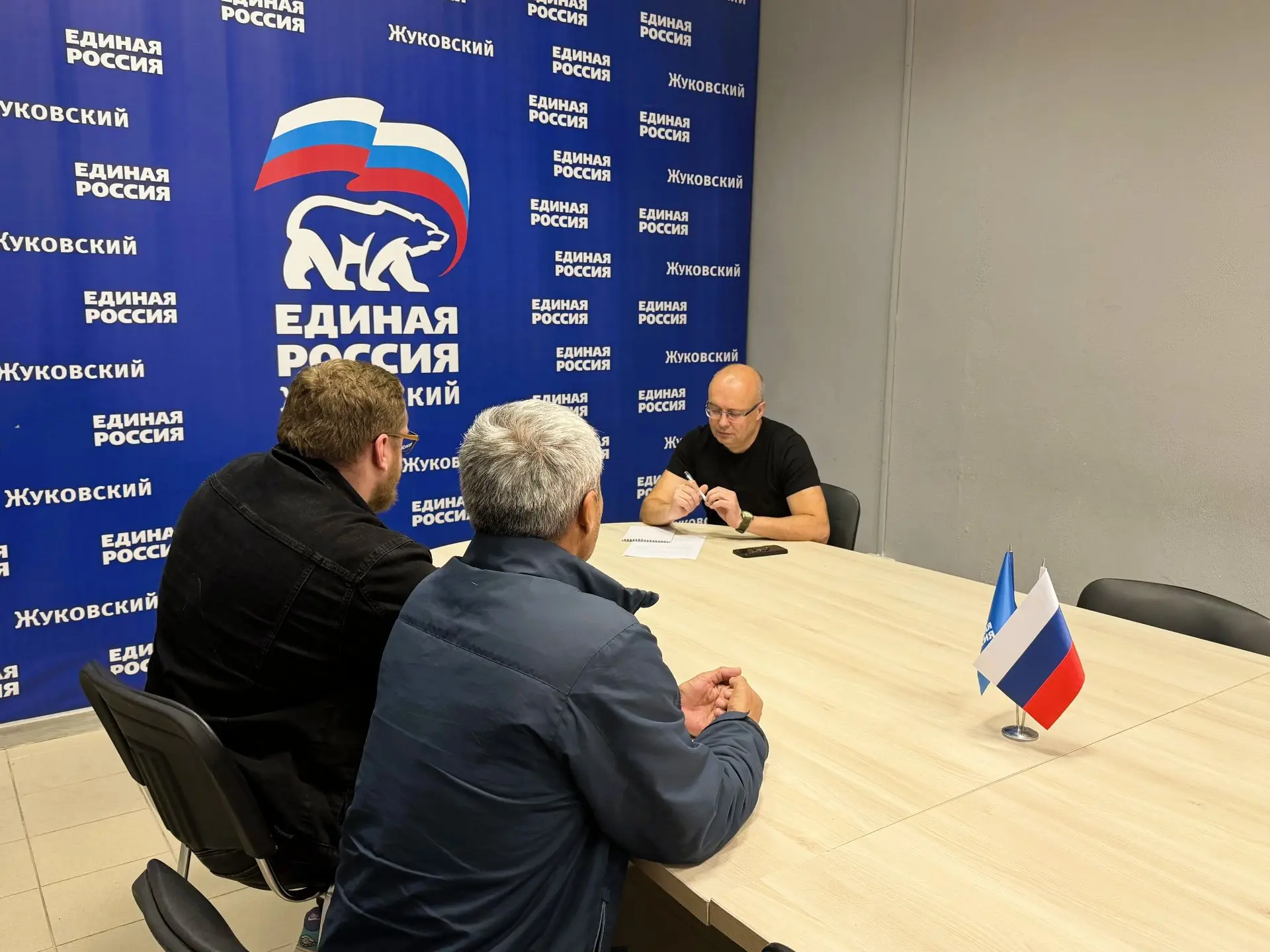 🔹 Депутат Единой России Дмитрий Овчинников провёл приём граждан в общественной приёмно...