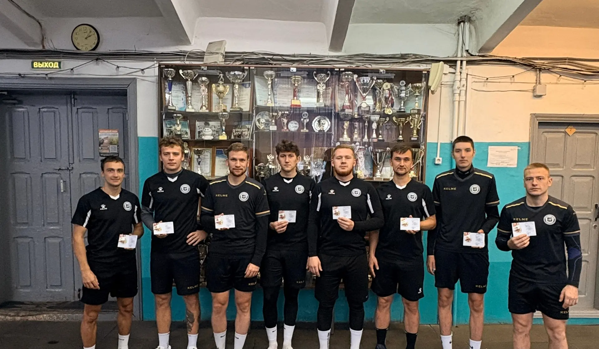 В торжественной обстановке спортсмены команды «Никельщик» получили заслуженные золотые ...