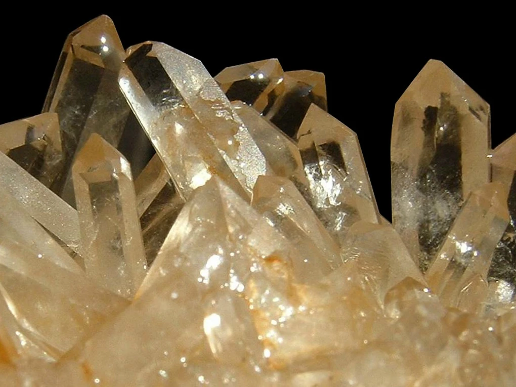 💎 Почему кристаллы имеют правильные грани?