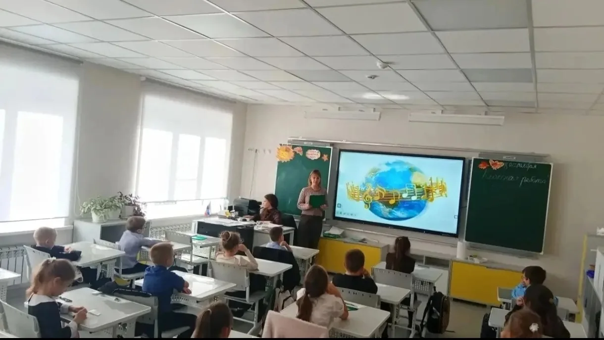 🌍 В учебных классах села Аверино прошло заседание клуба под названием «Музыкальное пут...