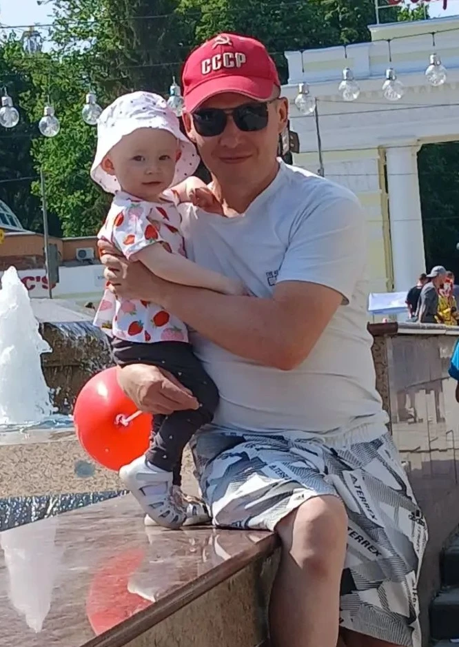 Папа Васильев Алексей Валерьевич и дочка Виктория, воспитанница 1 младшей группы "Бабочки"
