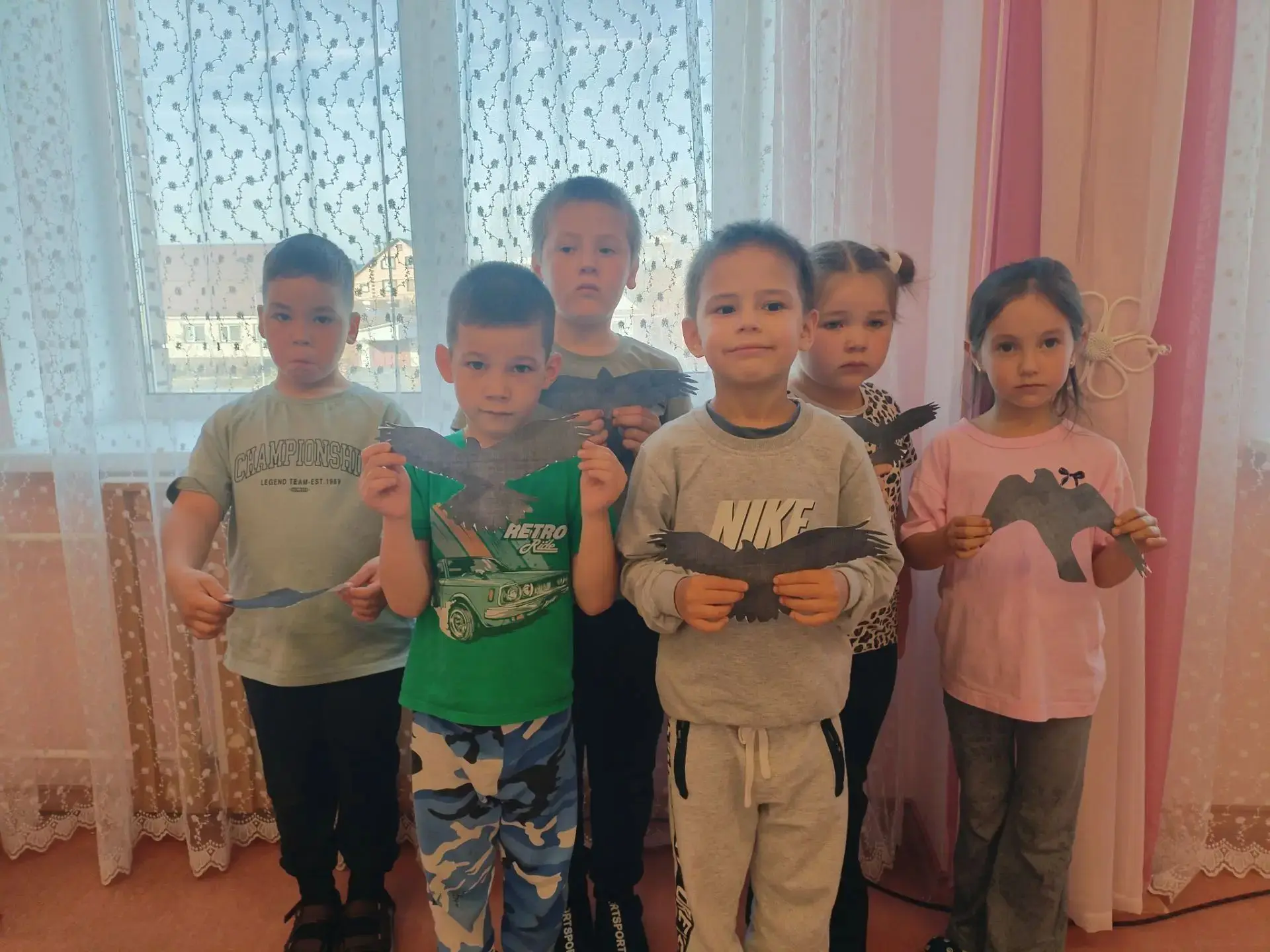 Как вместе с детьми помочь птицам не врезаться в окна?