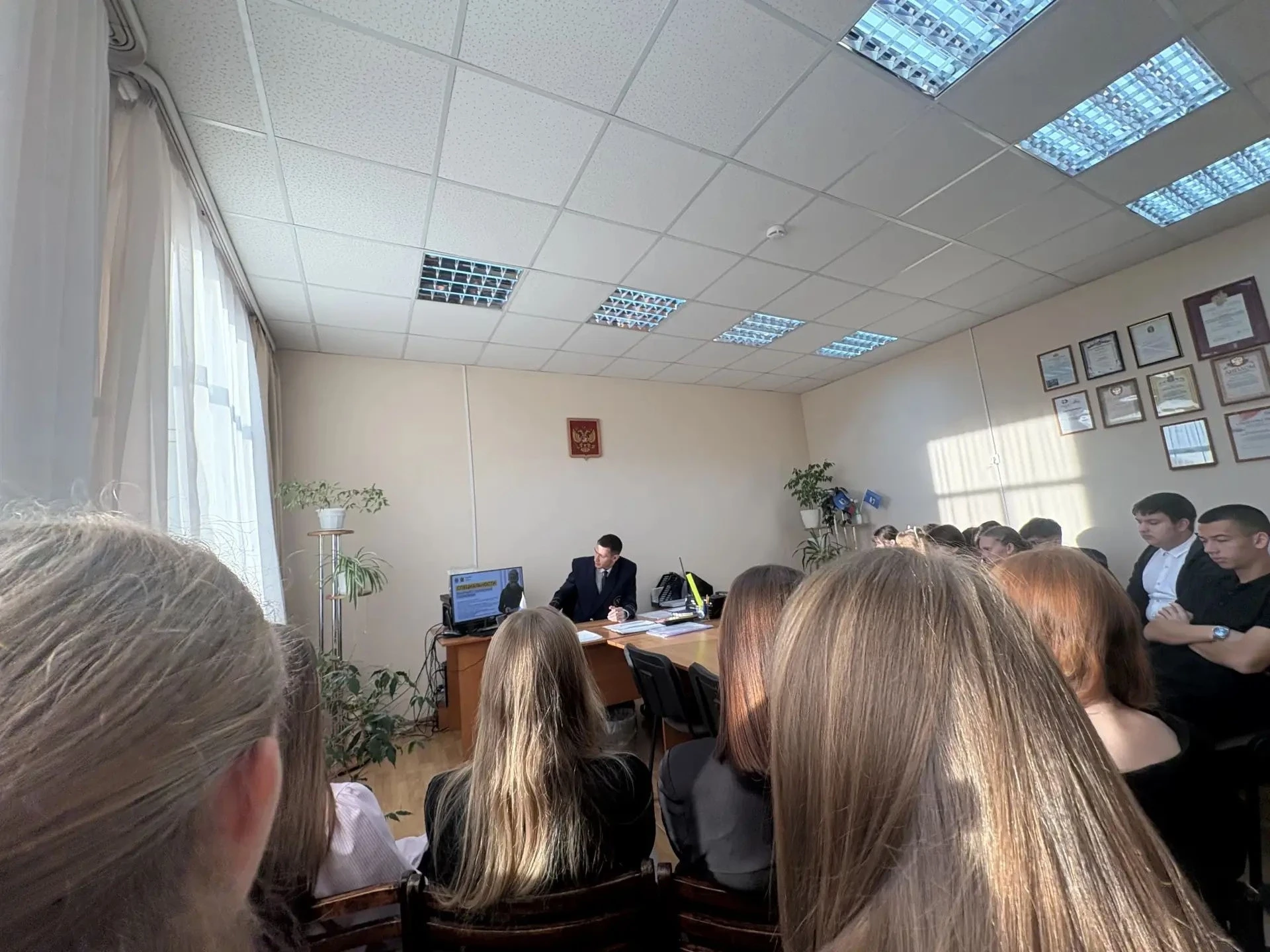 🎓В рамках профориентационной работы в школе прошла встреча учащихся 11-х классов с вып...