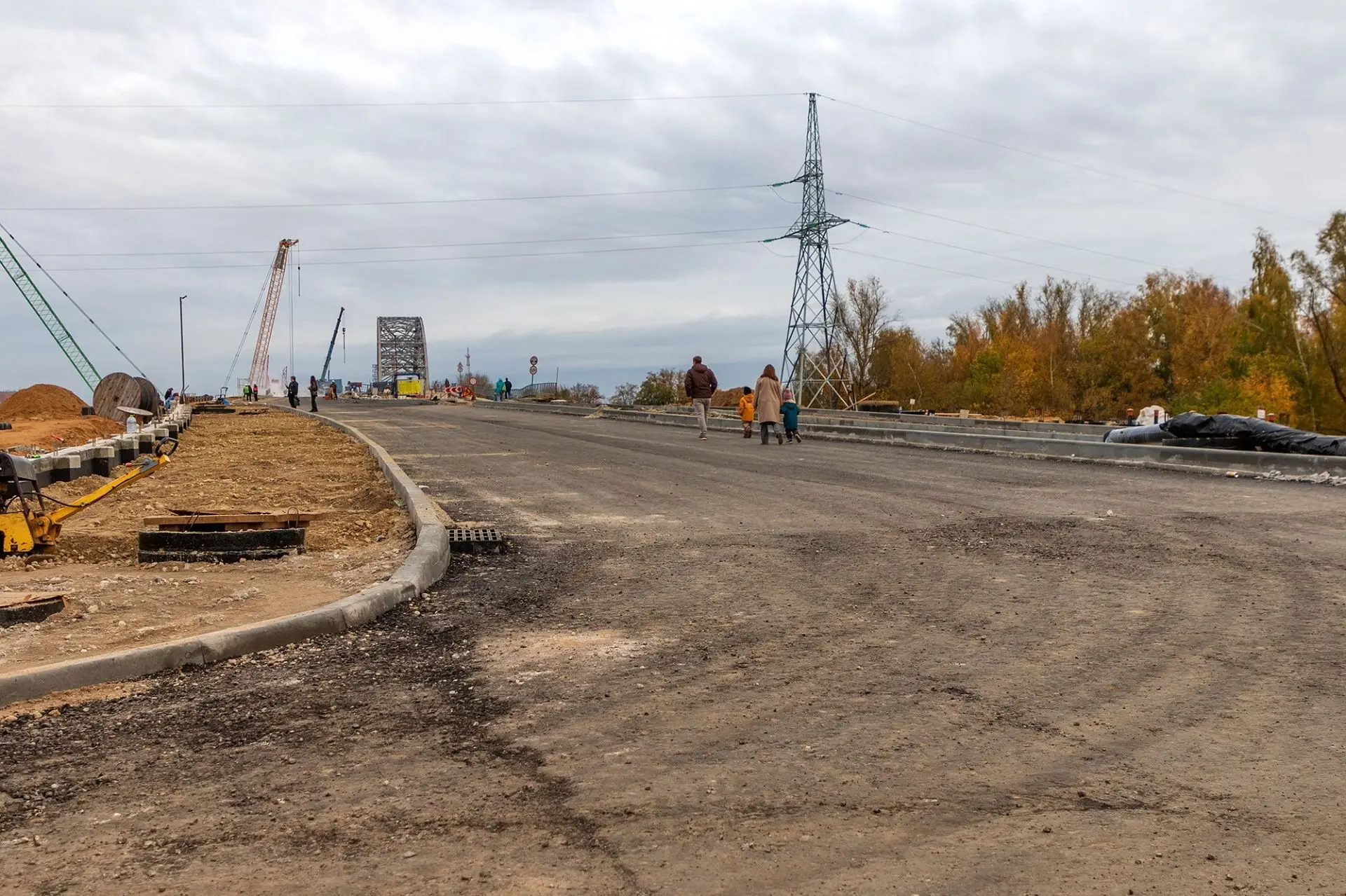 На новом Рогачевском мосту в Дмитрове уложили первый слой асфальта