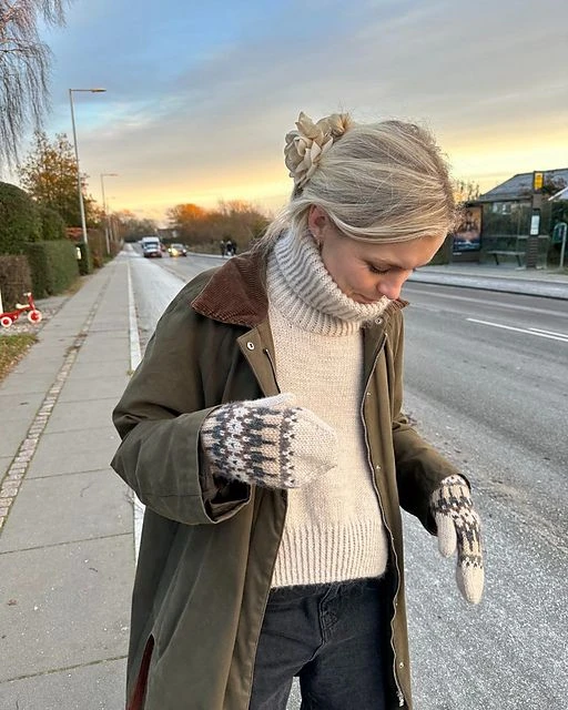 Celeste Mittens by PetiteKnit