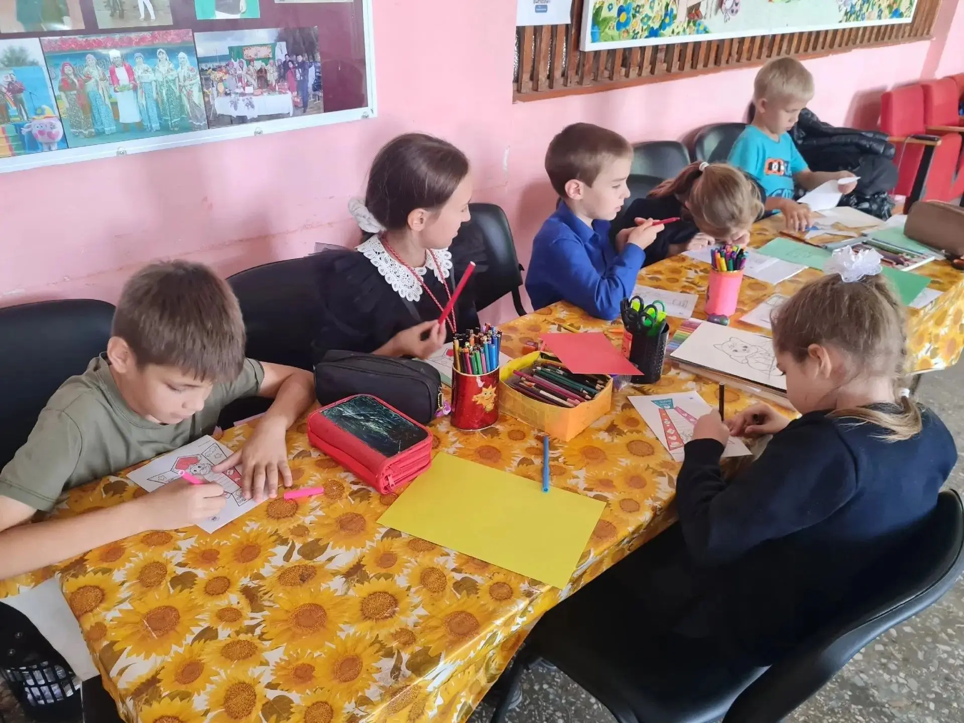 К теплому, семейному празднику Дню Отца участники любительских объединений СДК ст. Ново...