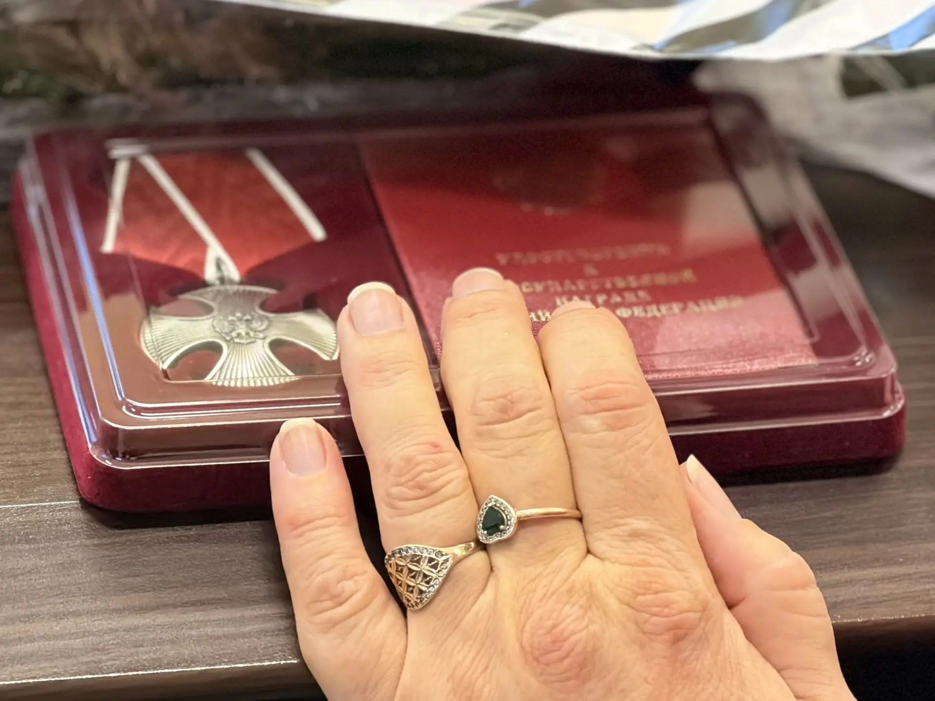 🎖В руках родственников наших бойцов СВО - ордена Мужества. В серебре этих знаков навсе...