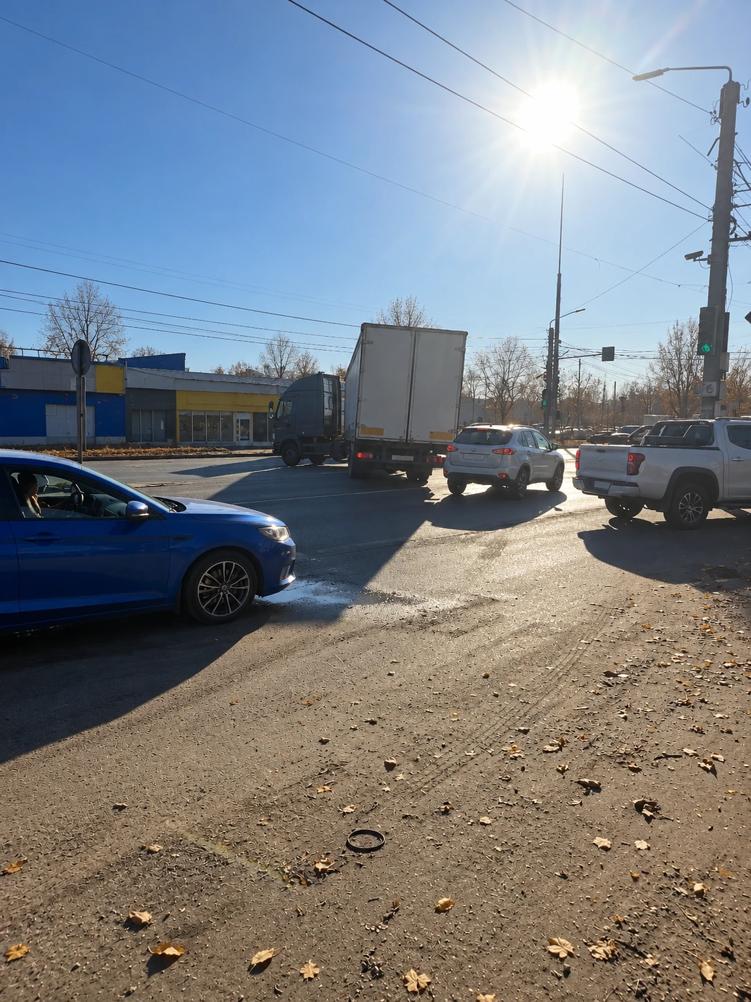🚨🚛 ДТП НА ПРОИЗВОДСТВЕННОЙ В КИРОВЕ: ФУРА ЗАЦЕПИЛА LEXUS — ДВИЖЕНИЕ ПАРАЛИЗОВАНО\!
