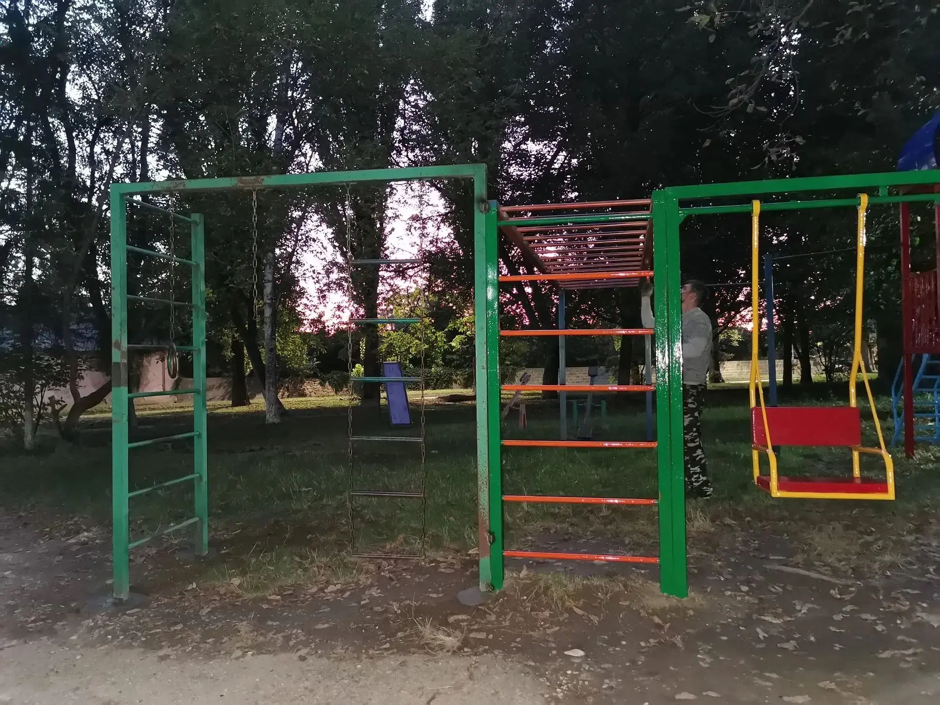 🛠 Приводим в порядок детскую площадку на Московской, 32!