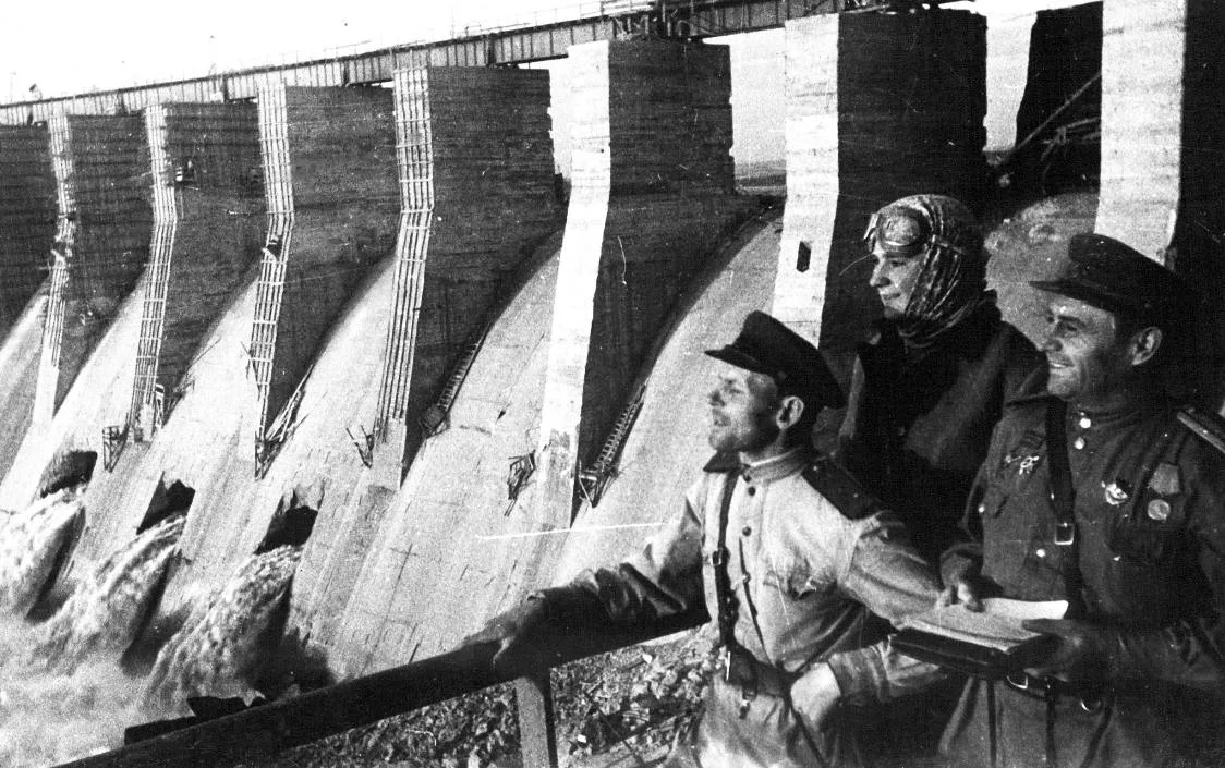 14 октября 1943 года войска Юго-Западного фронта под командованием генерала Родиона Мал...