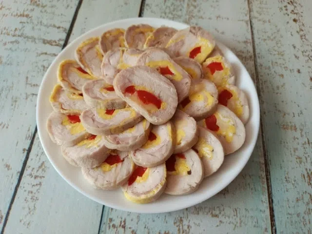 Байрам өҫтәленә.