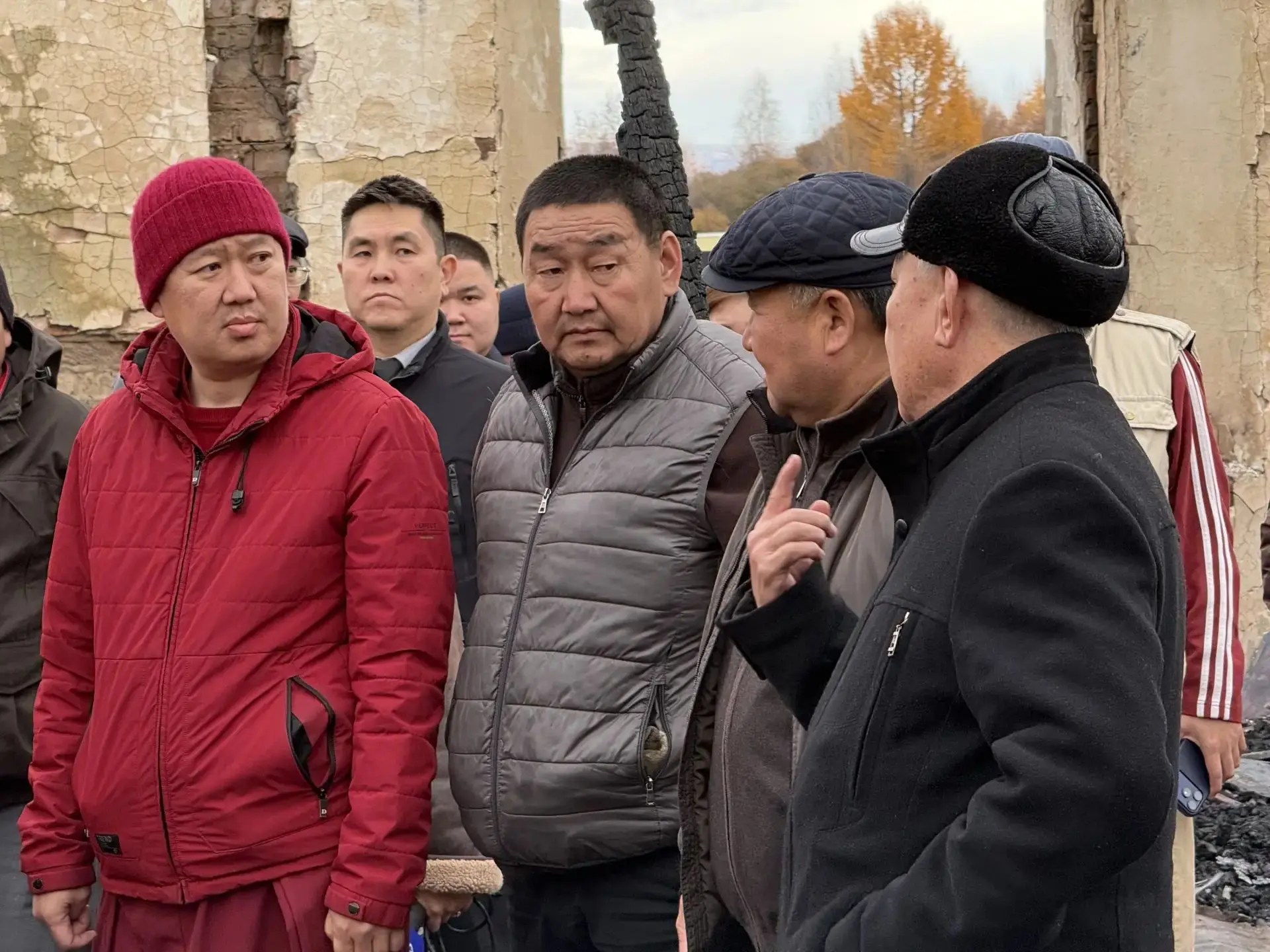 ⚡ Прямо сейчас Глава Тувы Владислав Ховалыг находится в храме «Устуу-Хурээ», пострадавш...
