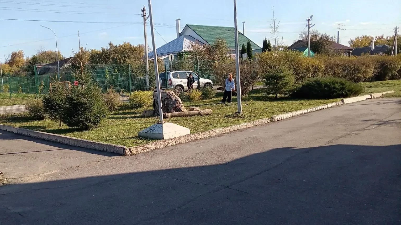 Уборка пришкольной территории: забота о безопасности и комфорте