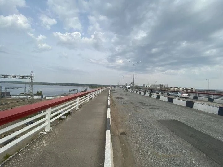 Челнинцы провели по несколько часов в пробке на мосту через Каму