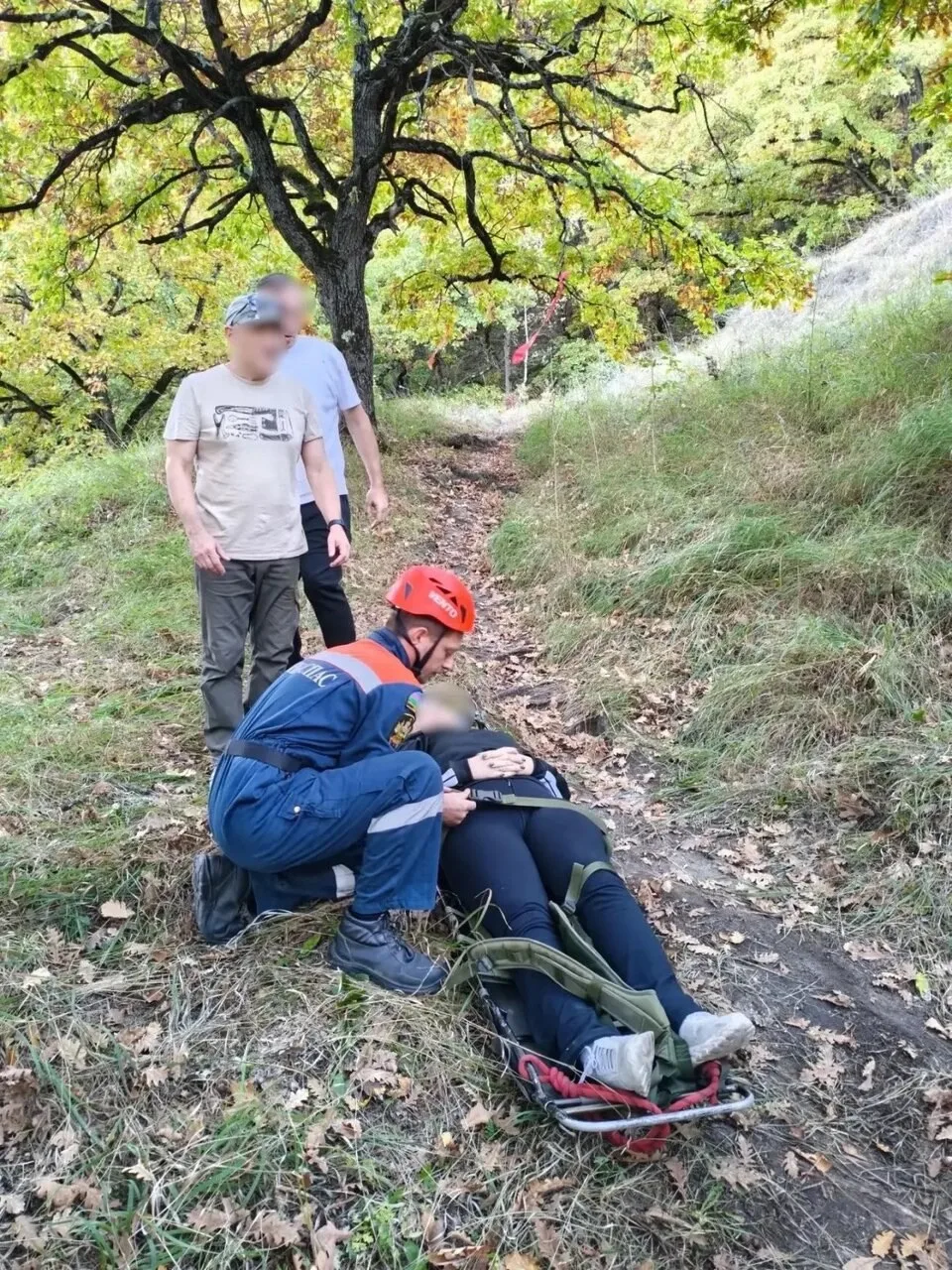 🚨 Две туристки за день травмировали ноги у водопада Желаний в Мостовском районе