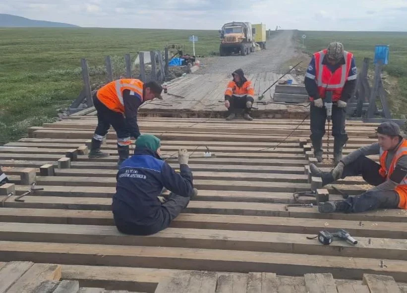 3 мостовых перехода отремонтировало предприятие «Дороги Арктики» в Усть-Янском районе