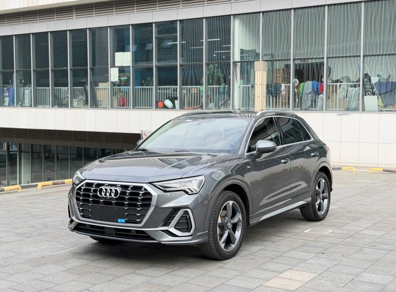 Автомобиль: Audi Q3