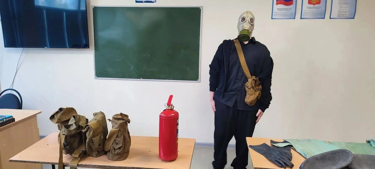 🧯 В Новоусманской школе № 3 ученики знакомятся со средствами индивидуальной защиты.