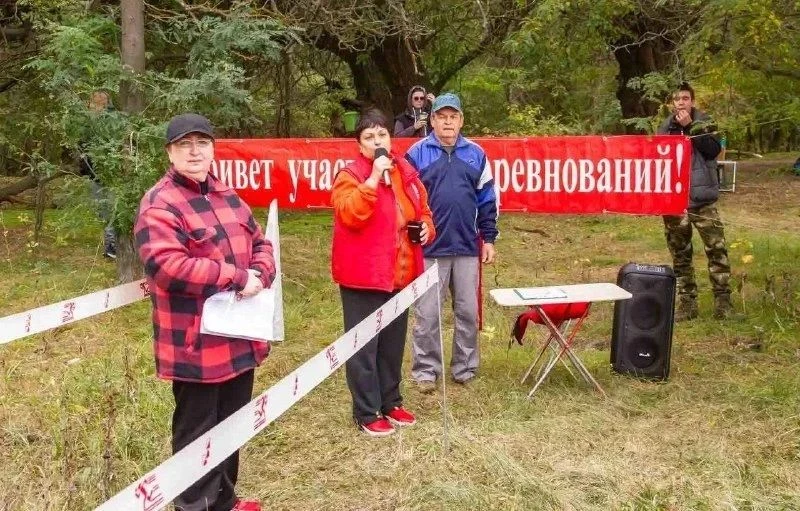 Астраханцы расчистили дубовую рощу и поели каши на Чистябре. Ученики, родители и педаго...